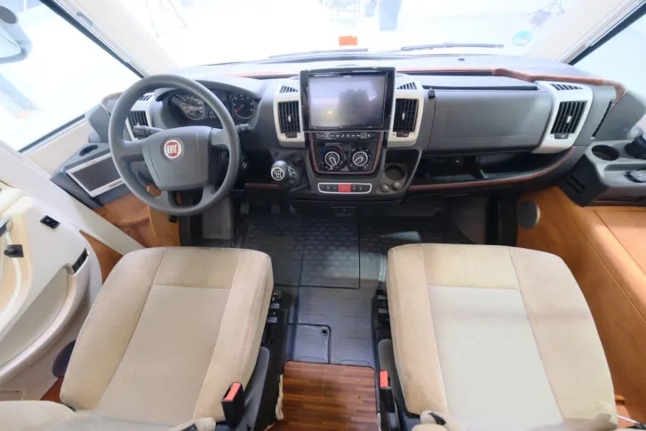 Fahrzeugbild Carthago Chic C-Line I 4.9LE/1.HAND/Einzelbetten+Hubbett #7