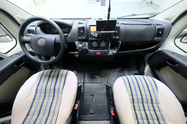 Fahrzeugbild Laika X 595 R/Festbett/Garage/Truma Umluftheizung #6