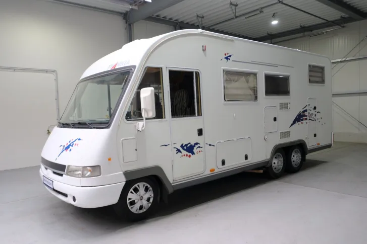 Fahrzeugbild Frankia I 700 / Festbett / Garage / Hubbett #3