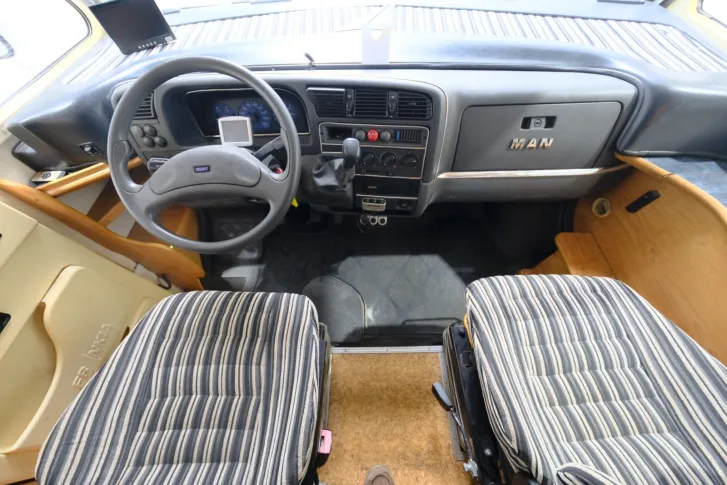 Fahrzeugbild Frankia I 700 / Festbett / Garage / Hubbett #7