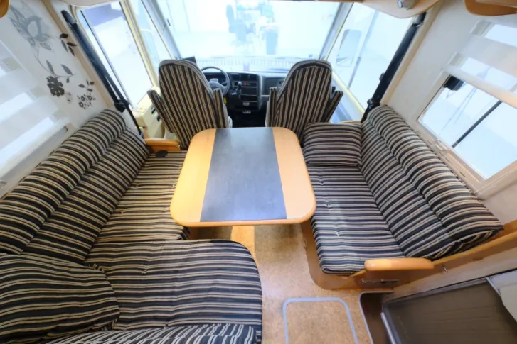 Fahrzeugbild Frankia I 700 / Festbett / Garage / Hubbett #8