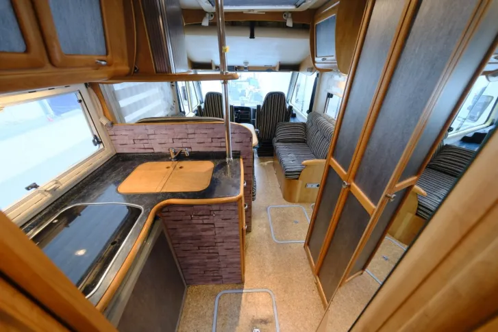 Fahrzeugbild Frankia I 700 / Festbett / Garage / Hubbett #9
