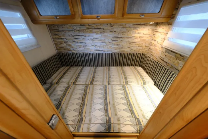 Fahrzeugbild Frankia I 700 / Festbett / Garage / Hubbett #12
