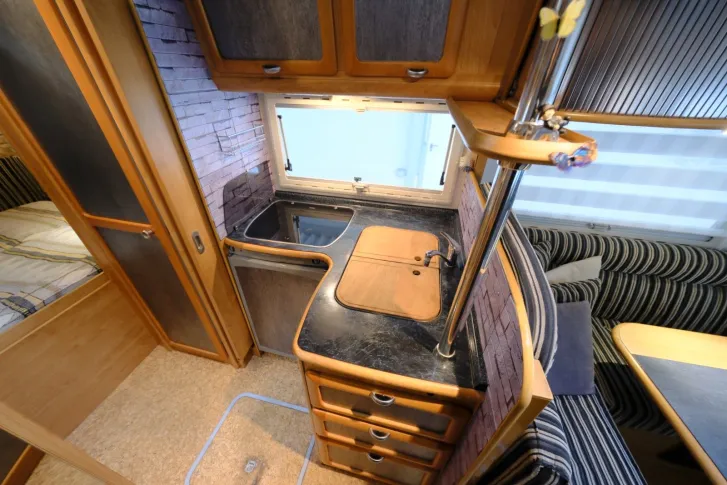 Fahrzeugbild Frankia I 700 / Festbett / Garage / Hubbett #13
