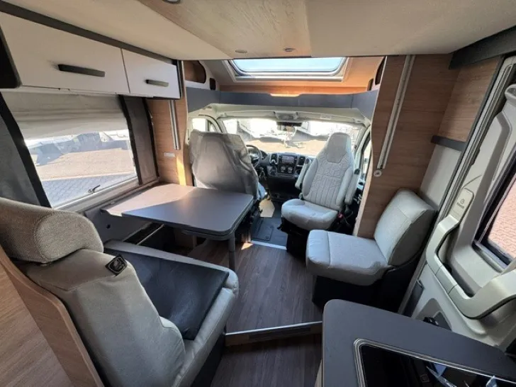 Fahrzeugbild Knaus L!VE WAVE 650 MEG Black Selection Sondermodell "Black Selection" #12