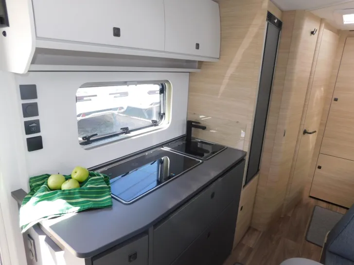 Fahrzeugbild Fendt Apero Activ 560 SKM Combi6E, Fußbodenheizung, 2T #12
