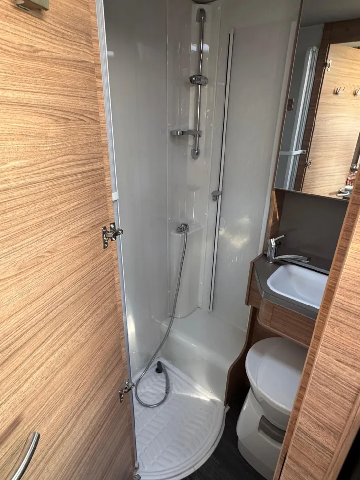 Fahrzeugbild Weinsberg CaraCompact 640 MEG MB EDITION [PEPPER] #26