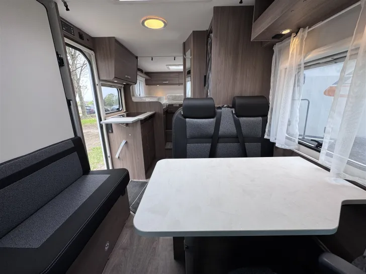 Fahrzeugbild Carado V347 *Bettenumbau*Holzrost*Basic-Paket* #9