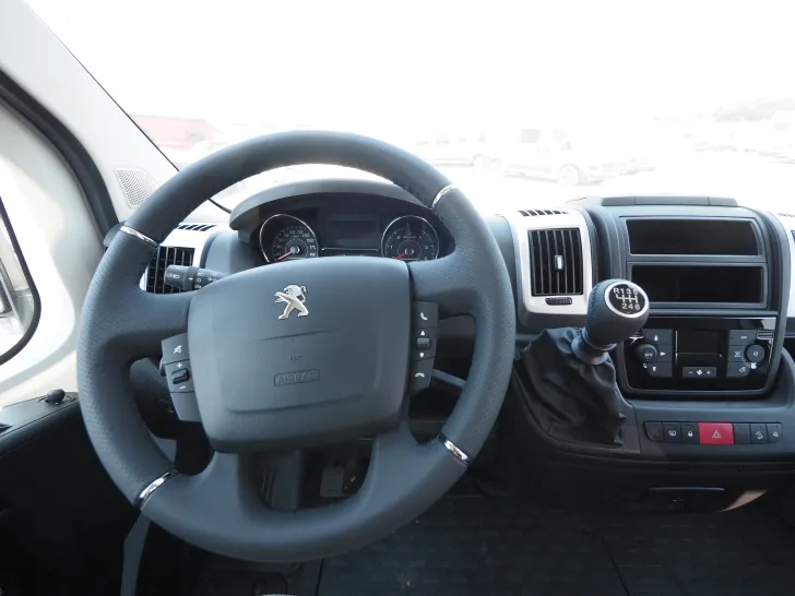 Fahrzeugbild Roadcar R 640, 2. Batterie, Markise, Radträger uvm. #17