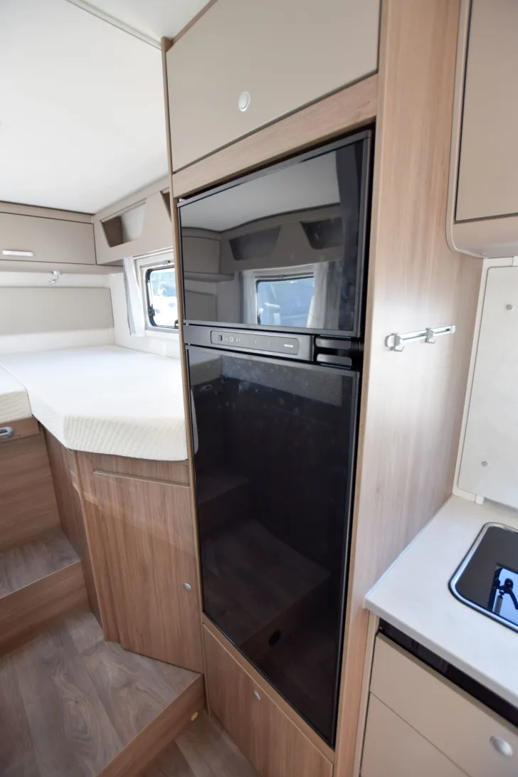 Fahrzeugbild Carado T448 pro+ *Hubbett* #16