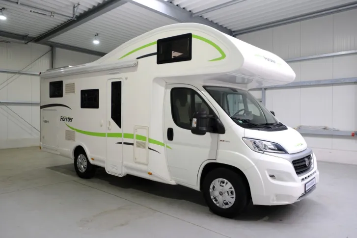 Fahrzeugbild Forster A 699 HB / Festbett / Garage / 6 Schlafplätze #2