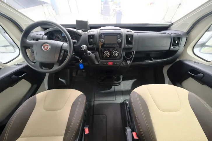 Fahrzeugbild Forster A 699 HB / Festbett / Garage / 6 Schlafplätze #7