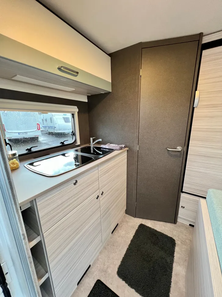 Fahrzeugbild Dethleffs c' joy 420 QSH mit Mover +Markise #8