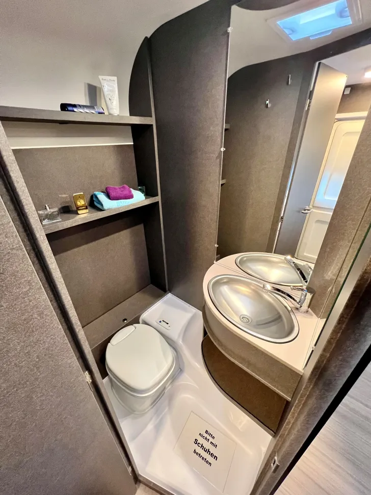 Fahrzeugbild Dethleffs c' joy 420 QSH mit Mover +Markise #12