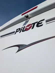 Fahrzeugbild Pilote Pacific P740GJ Essentiel 148 PS / Schalter G9094 #14