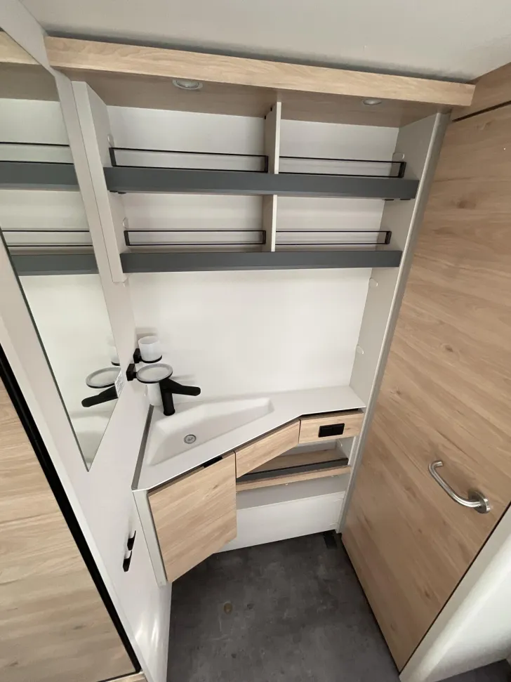 Fahrzeugbild Dethleffs Camper 540 QMK Auflastung, Autarkpa,Kinderbetten #12