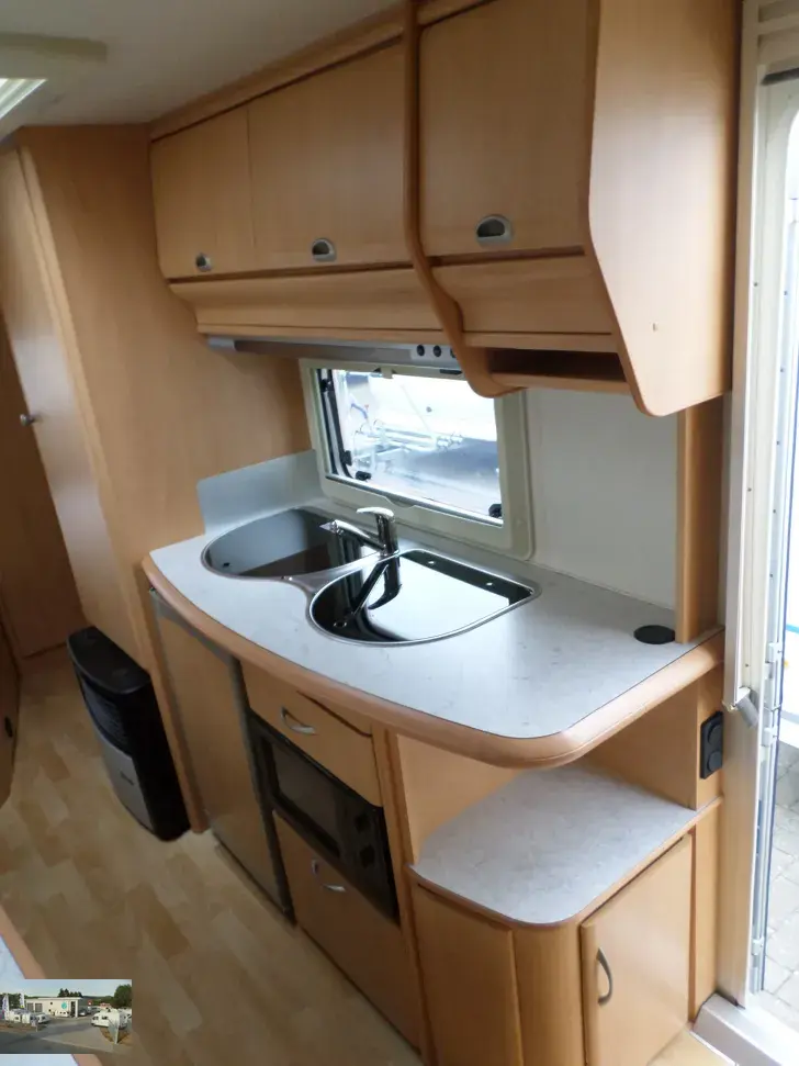 Fahrzeugbild Hobby De Luxe Easy 560 KMFe Nr. 35 - Etagenb., franz. Bett #6