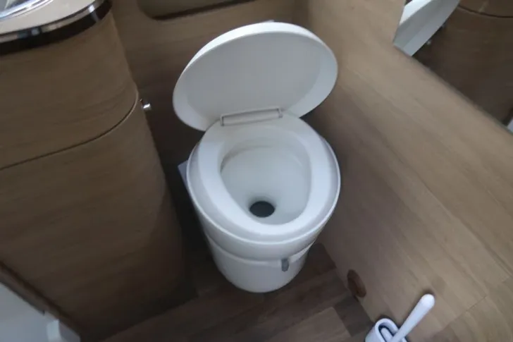 Fahrzeugbild Elnagh T - Loft 450 nur 23.000 km #7