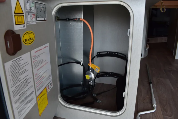 Fahrzeugbild Hymer Free 602 Längsbetten, Schlafdach, 5,99m #49