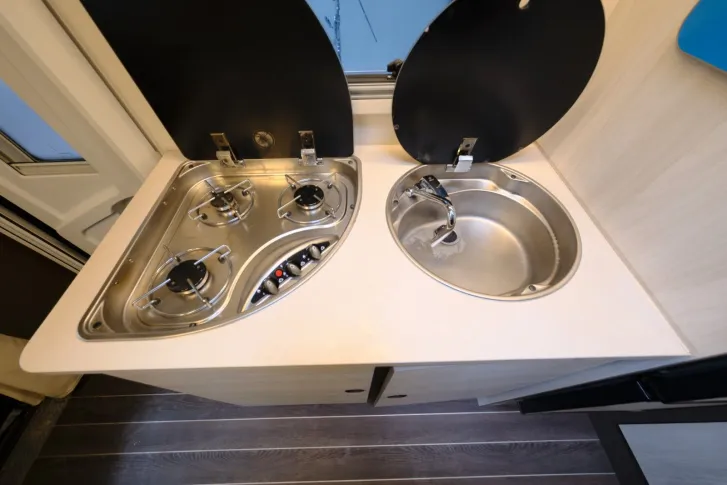 Fahrzeugbild Rimor Kilig 18 Plus/Festbett+Hubbett/Garage/Klima/AHK #13