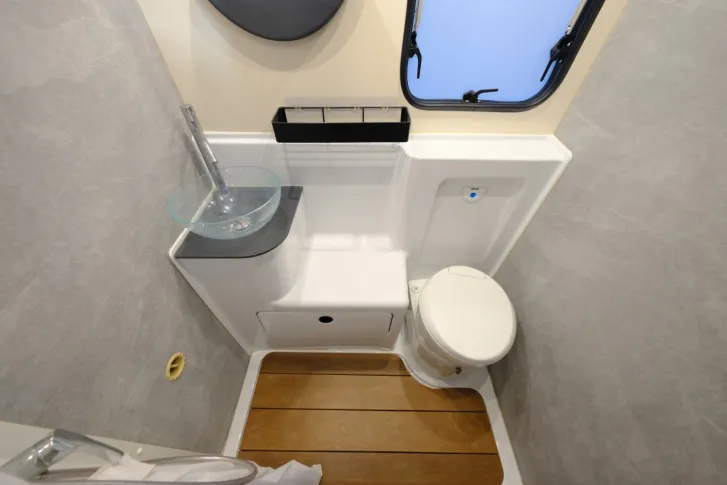 Fahrzeugbild Rimor Kilig 18 Plus/Festbett+Hubbett/Garage/Klima/AHK #14