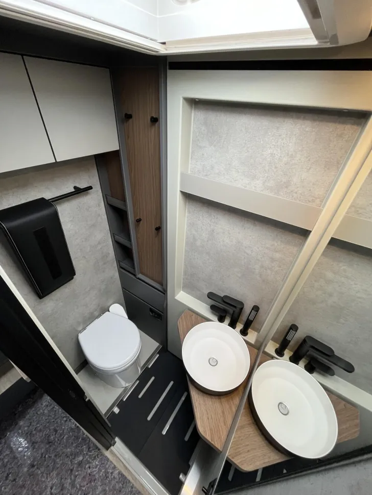 Fahrzeugbild Niesmann + Bischoff iSmove 6.9 E #11