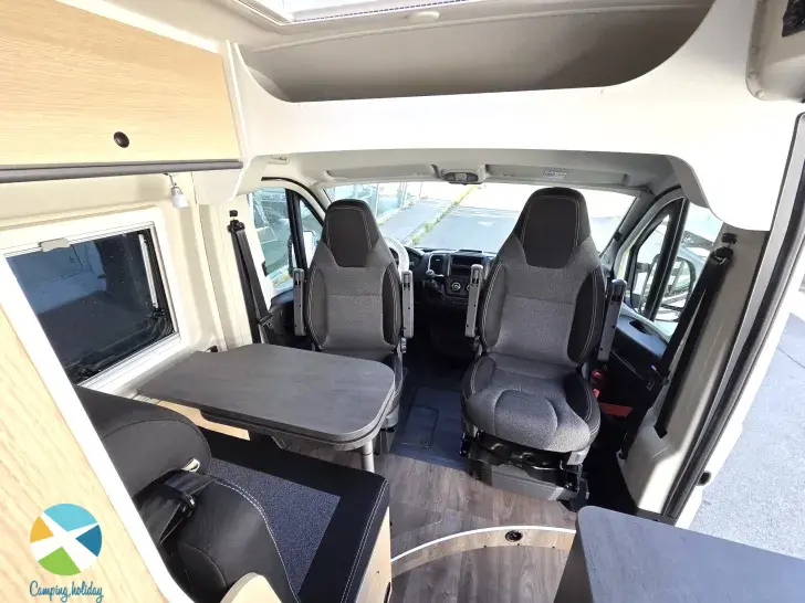 Fahrerhaus Sunlight Camper Van Cliff 540