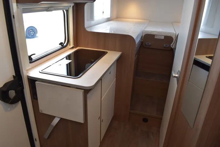 Fahrzeugbild Carado VAN V347 pro + Einzelbetten, Hubbett, Garage #10