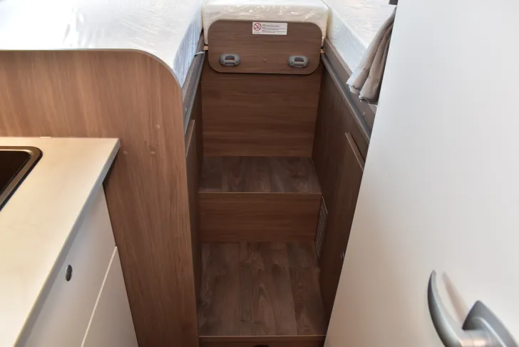 Fahrzeugbild Carado VAN V347 pro + Einzelbetten, Hubbett, Garage #12