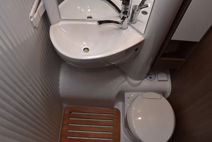 Fahrzeugbild Carado VAN V347 pro + Einzelbetten, Hubbett, Garage #14