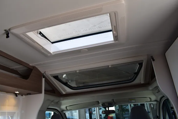 Fahrzeugbild Carado VAN V347 pro + Einzelbetten, Hubbett, Garage #34