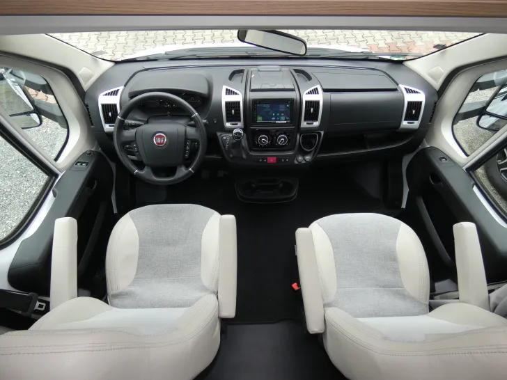 Fahrzeugbild Carado T 337 - So.preis wegen Hageldellen #6