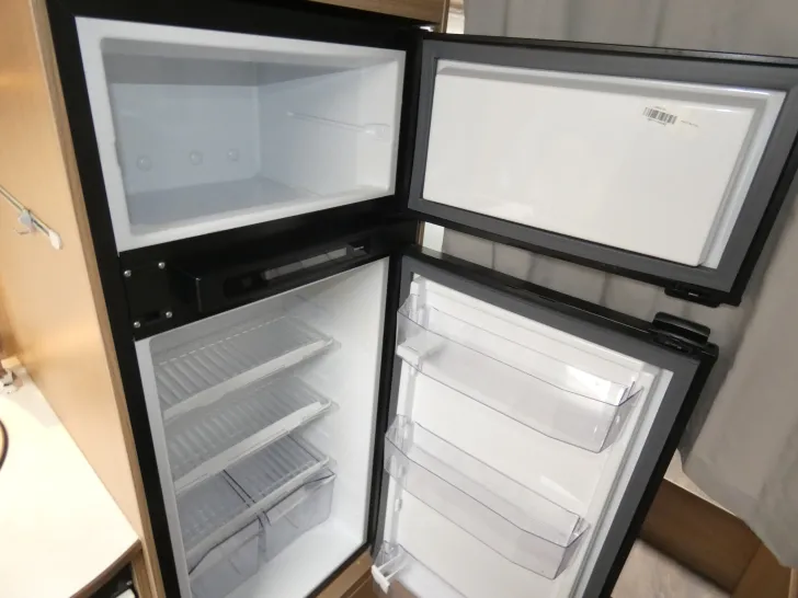 Fahrzeugbild Carado T 337 - So.preis wegen Hageldellen #15