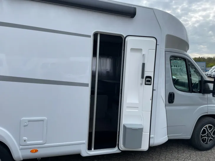 Fahrzeugbild LMC Tracer 730 EL ++MEGA-DEAL++ #9