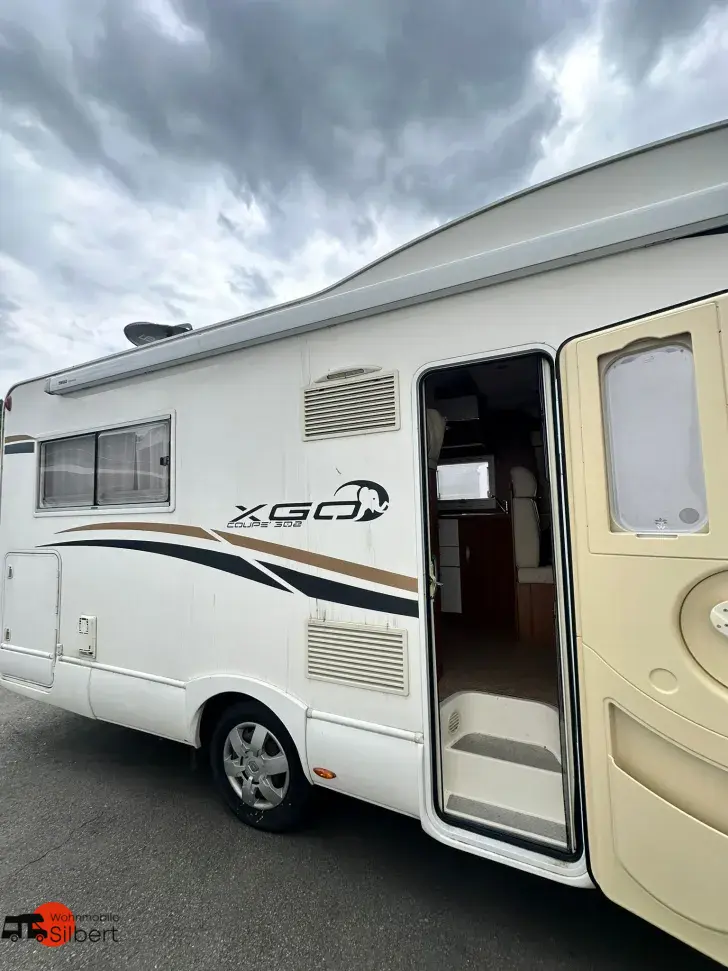 Fahrzeugbild XGO Coupe 302 - Solar*TV*Einzelbetten+Hubbet #4