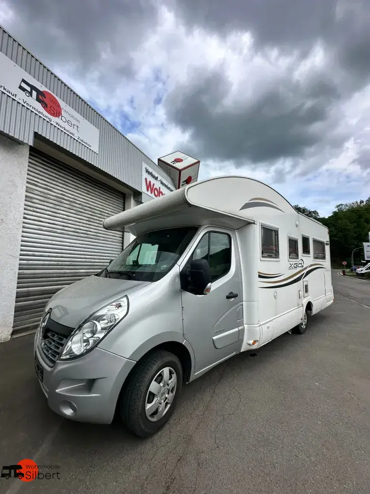 Fahrzeugbild XGO Coupe 302 - Solar*TV*Einzelbetten+Hubbet #1