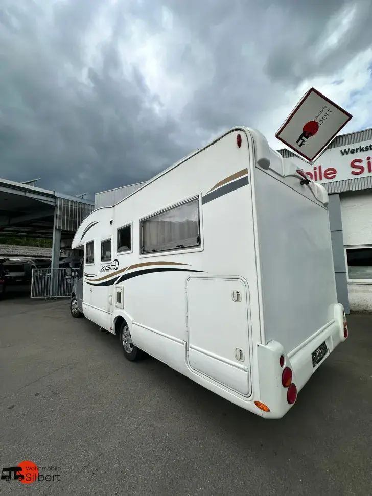 Fahrzeugbild XGO Coupe 302 - Solar*TV*Einzelbetten+Hubbet #3