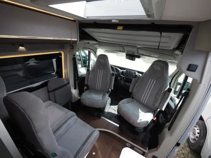 Fahrzeugbild Pössl SUMMIT SHINE 600 L, Premium, Aut., Zubehör #6