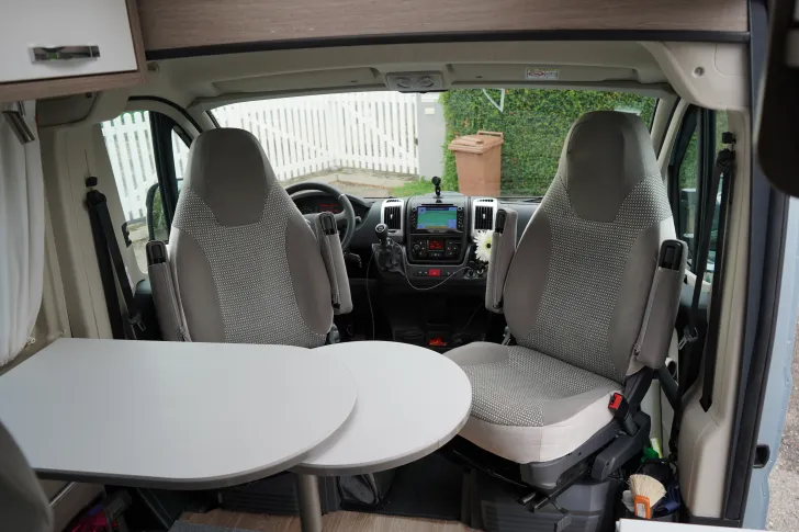 Grundriss Nacht Pössl D-Line 2Win Plus WENIG KILOMETER, DAC