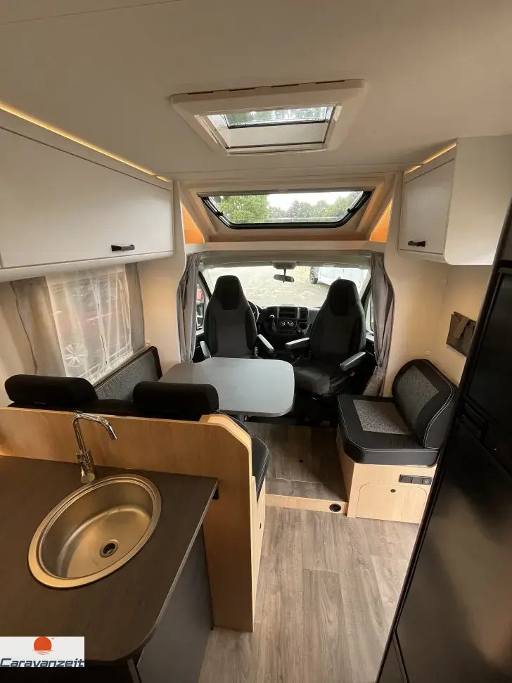 Fahrzeugbild Sunlight T 68 grosse Heckgarage+Automatik* #11