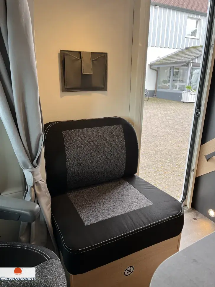 Fahrzeugbild Sunlight T 68 grosse Heckgarage+Automatik* #14