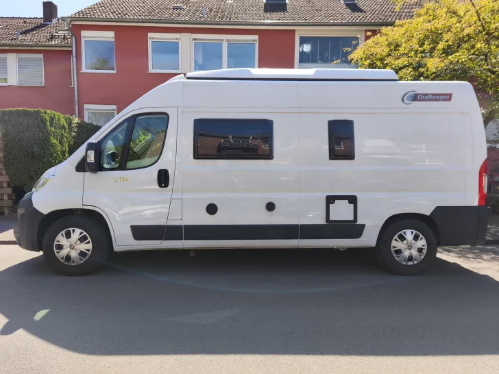 Fahrzeugbild Challenger Neuwertig #2