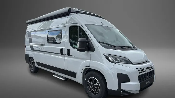 Schräg Vorne Hymer Camper Van Redwood 600 Sofort verfügbar