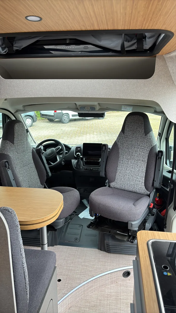 Sicht vorne-hinten Hymer Camper Van Redwood 600 Sofort verfügbar