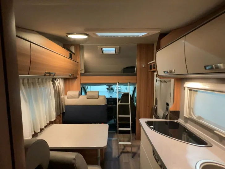 Fahrzeugbild Weinsberg CaraHome 600 DKG/Etagenbetten/Garage/Klima/Marki #9