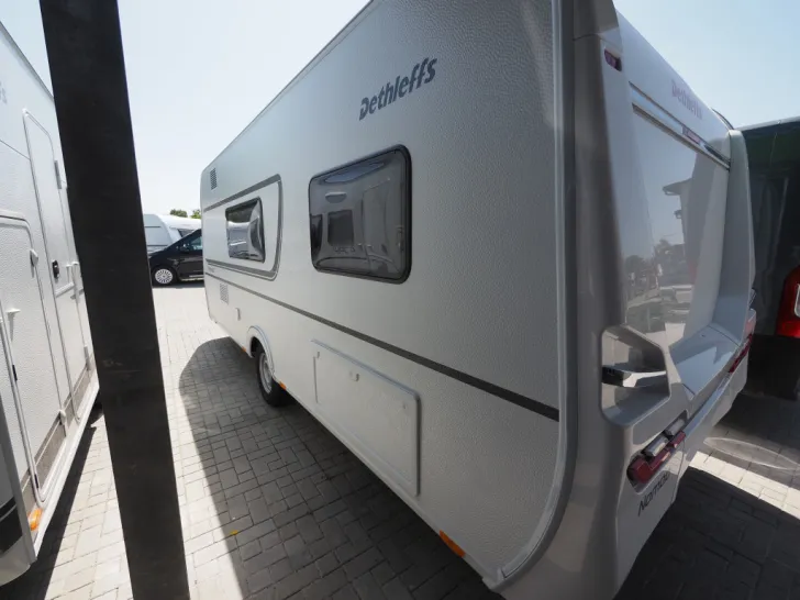 Fahrzeugbild Dethleffs Nomad 490 BLF, Rahmenfenster, Backofen, uvm #3