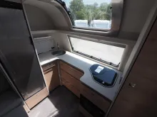 Fahrzeugbild Dethleffs Nomad 490 BLF, Rahmenfenster, Backofen, uvm #5