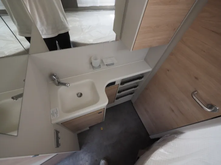 Fahrzeugbild Dethleffs Nomad 490 BLF, Rahmenfenster, Backofen, uvm #9