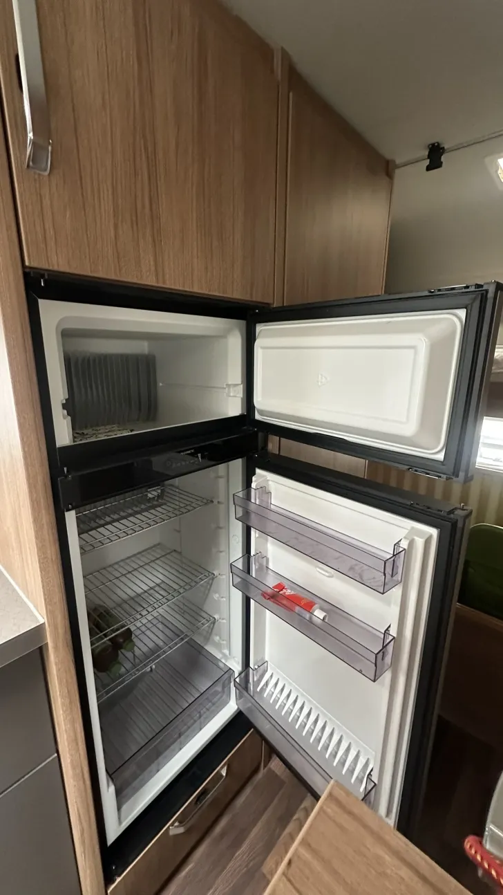 Fahrzeugbild Weinsberg CaraHome 600 DKG mit TV, 3,5t #7