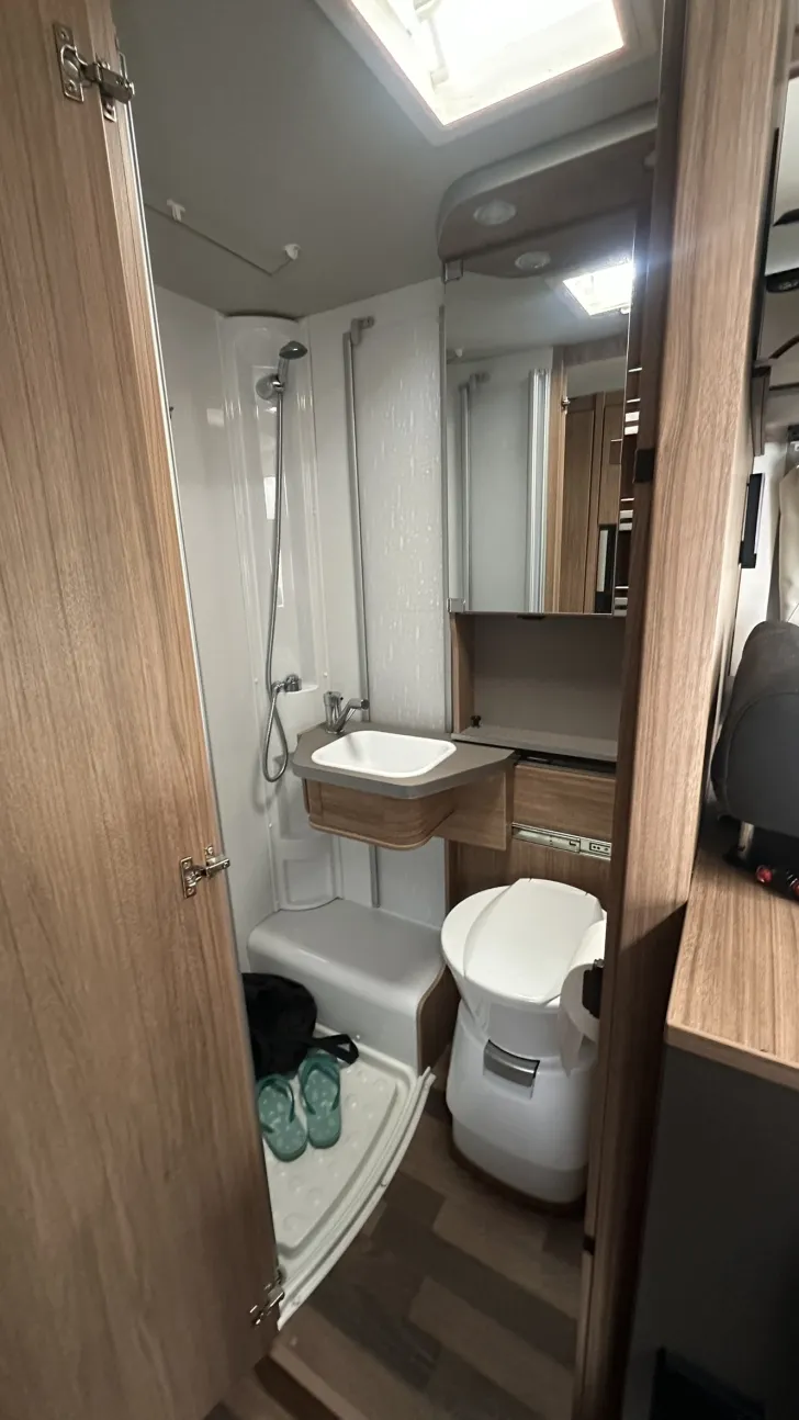Fahrzeugbild Weinsberg CaraHome 600 DKG mit TV, 3,5t #8
